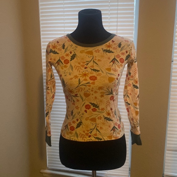Patterned long sleeve top - Picture 1 of 3
